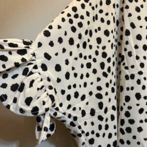 Umgee Dalmatian Print Short Sleeve Ruffle Top, New with Tags, L - Picture 4 of 10